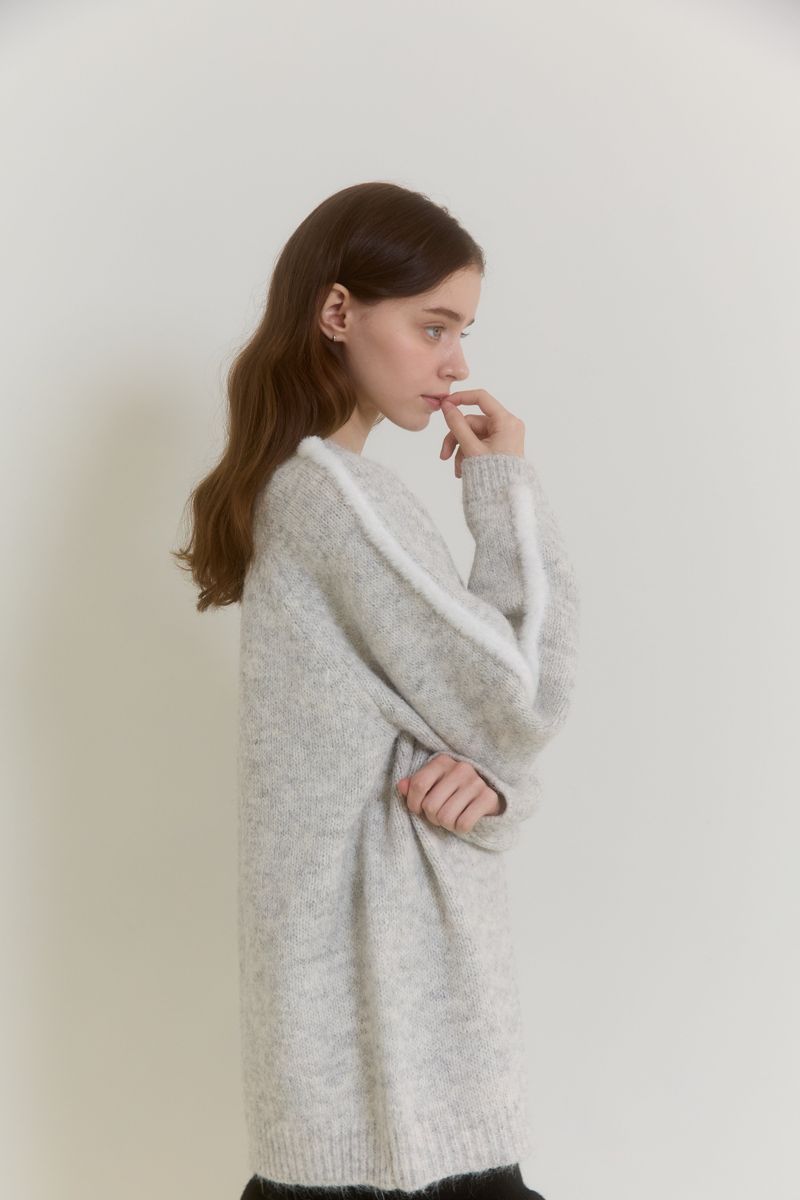 SNOWY TRIM ROUND KNIT