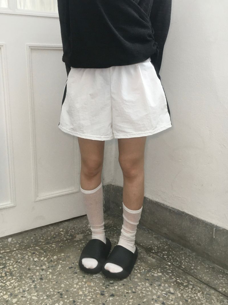 Two-line nylon washable shorts (8c)