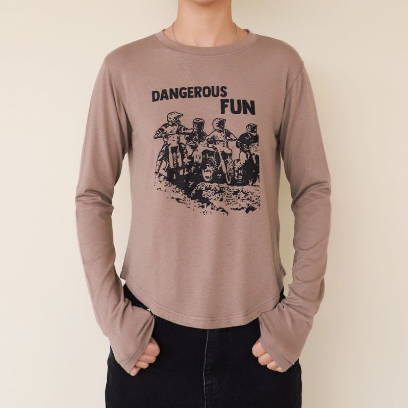KRUCHI(クルチ)の「DANGEROUS FUN long-sleeved T-Shirt (MOCHA)(Tops)」