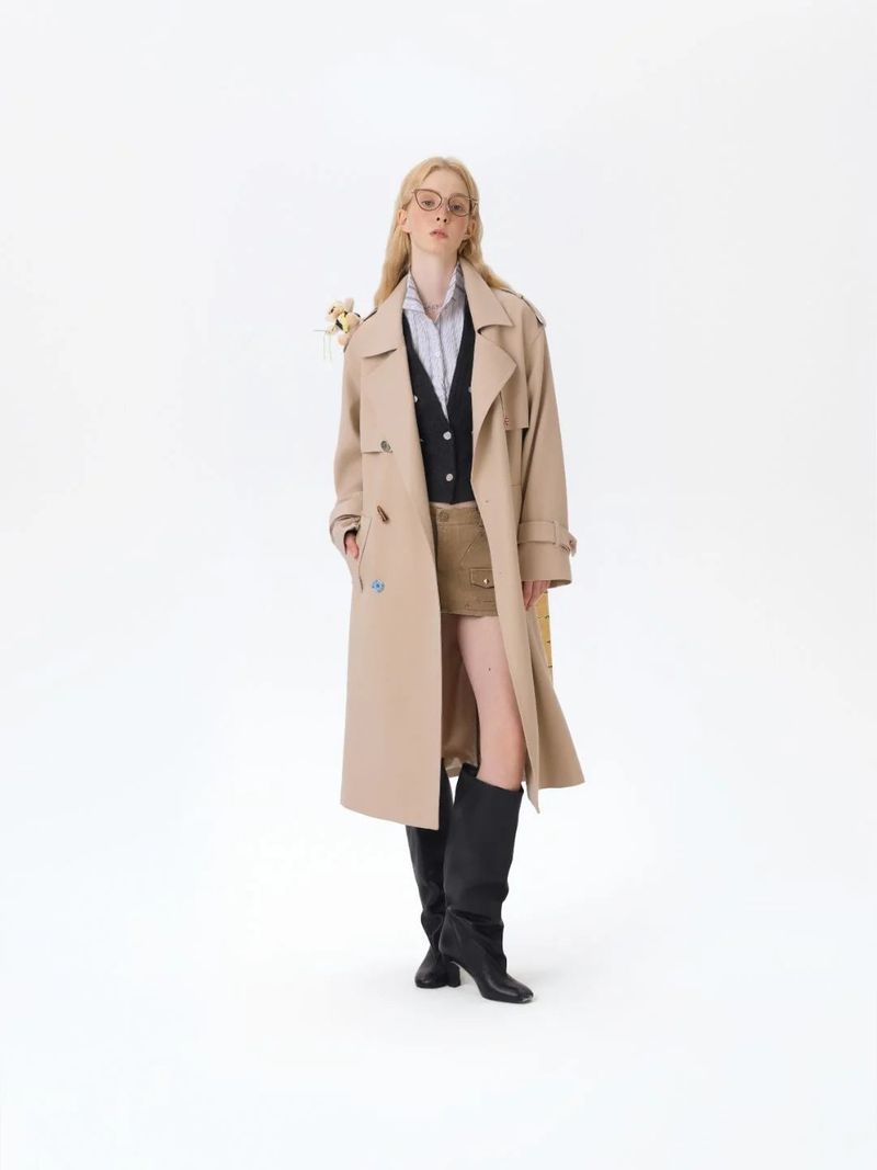 13DE MARZO（トレセ・デ・マルゾ）の「13DE MARZO Tailor Bear Ruler Trench Coat Khaki（Jackets/Outerwear）」