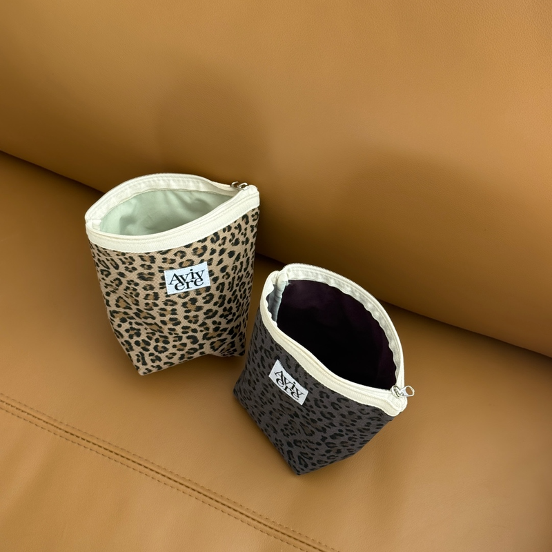 classic pouch_corduroy leopard beige