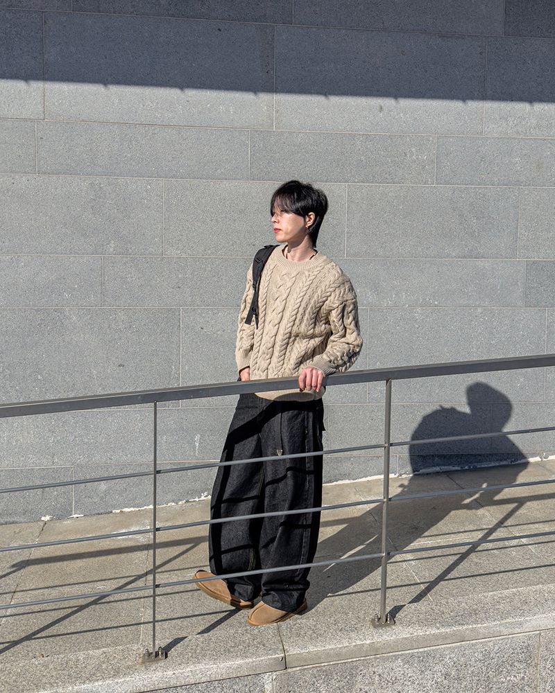 Cabbler Heavy Cable Knit Round Neck