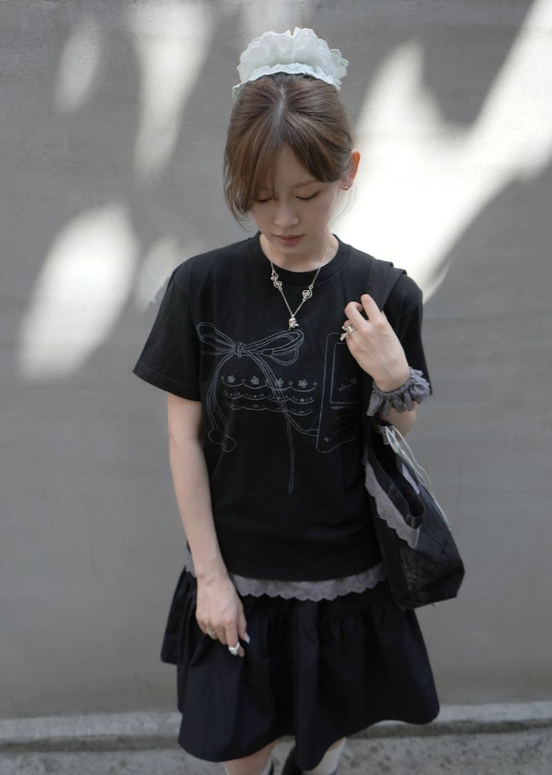 adorntie（アドオンタイ）の「Bow sound Lace T-shirts (black)（Tops）」