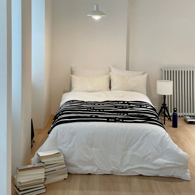 Étang knit blanket | White & Black