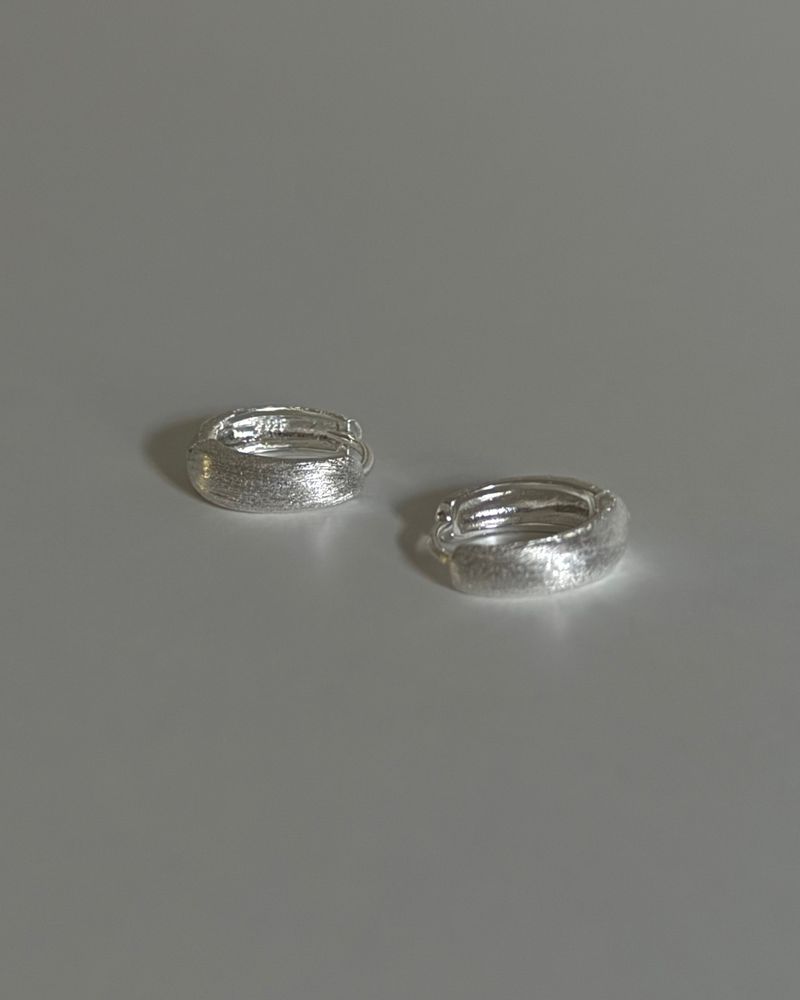 Truth earring (silver)