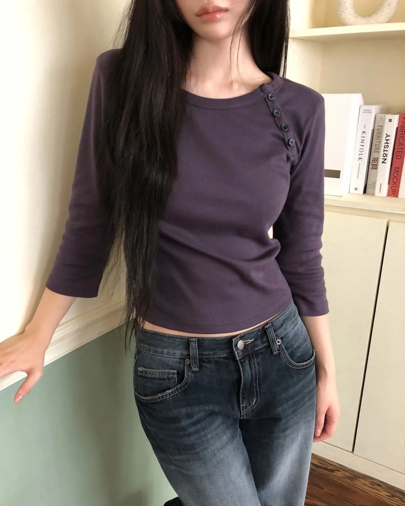 WONDER WONDER(ワンダーワンダー)の「Hena Diagonal Button 7-Sleeve T-Shirt(Tops)」