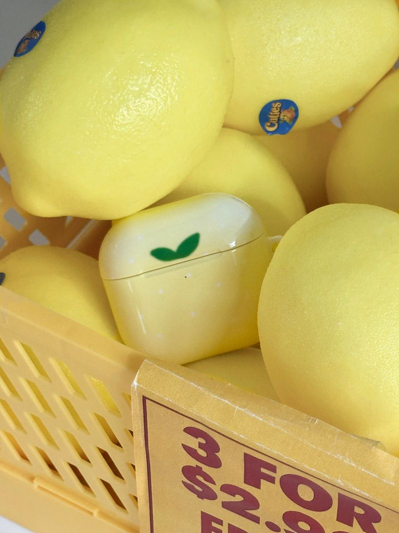ABOE(アビオエ)の「DOT LEMON AIRPODS CASE(Smartphone Accessories)」