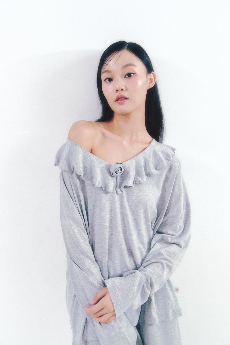 Rose Brooch Frill Long Sleeve Gray