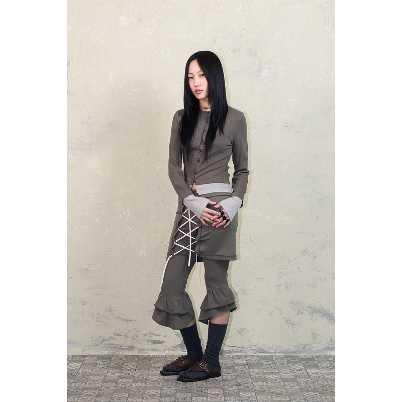 LAYERED BUTTON LOOP TOP