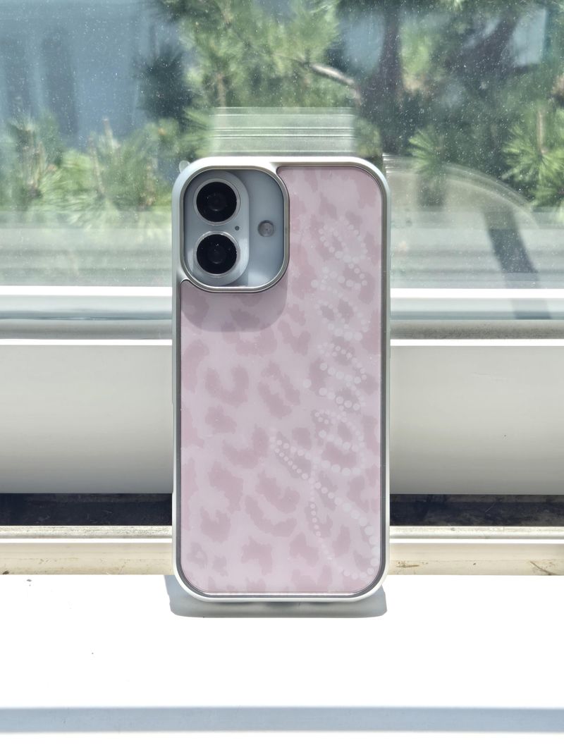Avivere（アビベール）の「[MADE]レオパード シルバー グラスケース(pink L)（スマホグッズ/小物）」