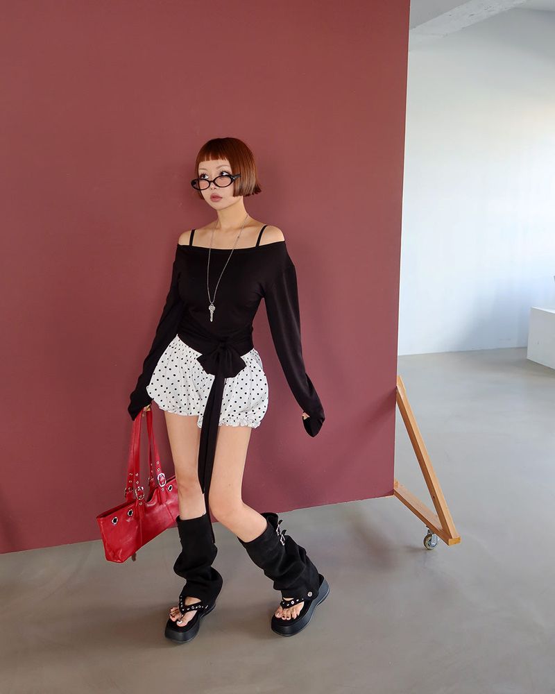 ribbon strap off-shoulder T-shirt