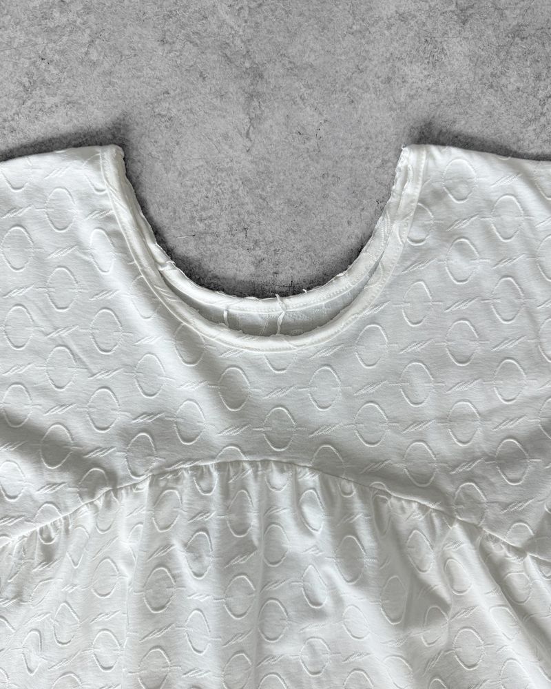EMBOSSED OFF-SHOULDER TEE