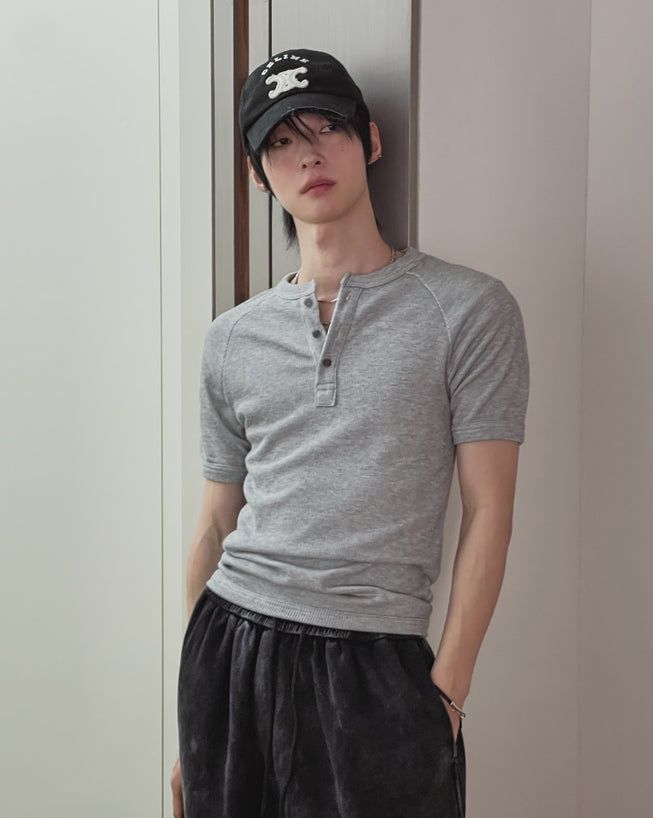 2PLAN（ツープラン）の「Logan Ribbed Muscle Fit Henley Neck Short Sleeve T-shirt（Tops）」