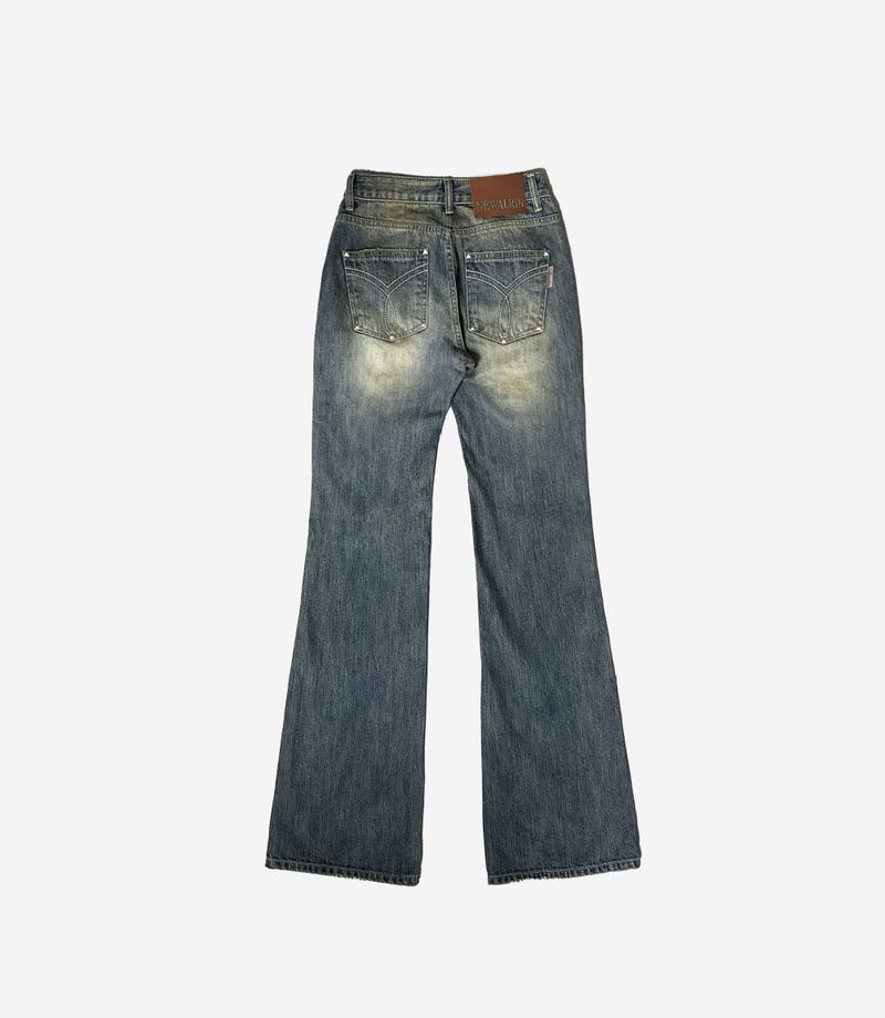 Sundown Rivet Straight - Fit Denim