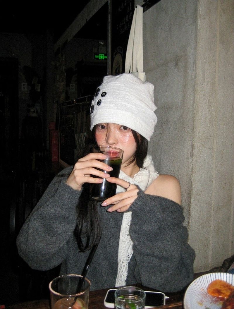 Unique Button Point Beanie (2color)