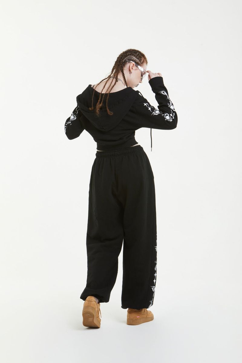 TRIVAL CROPPED HOODY