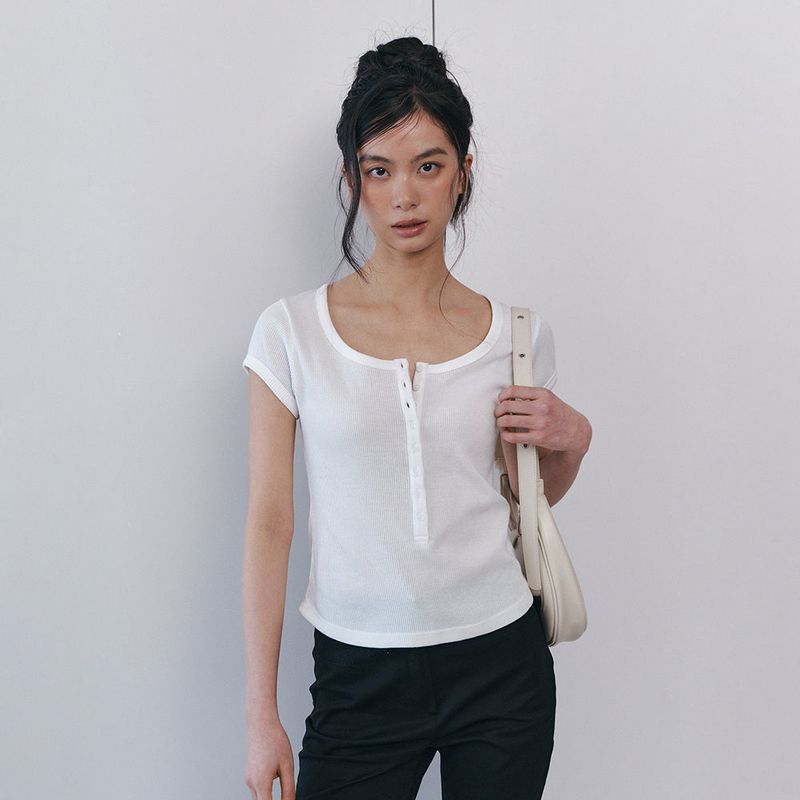 C SCOOP NECK BUTTON FRONT T-SHIRT_WHITE