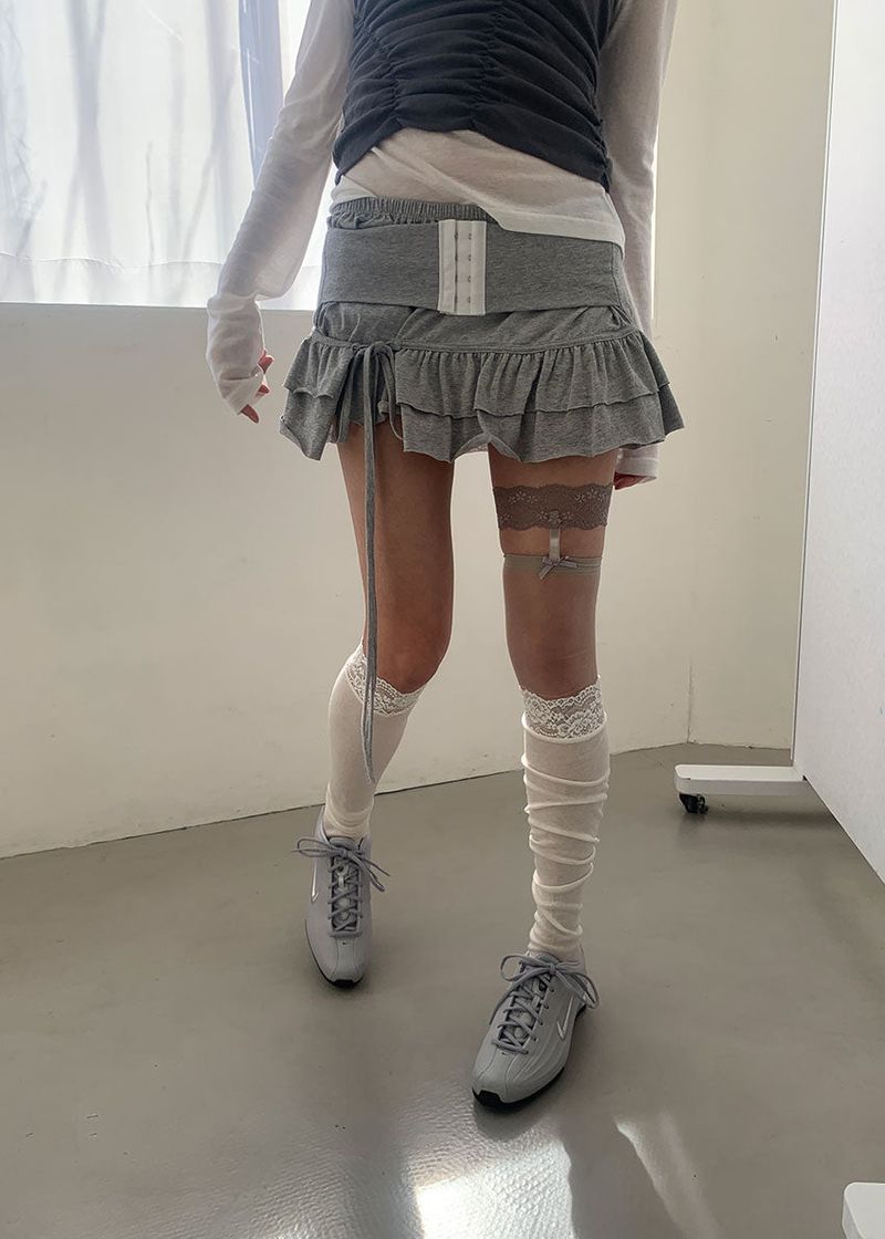 GARTER KNEE STOCKINGS