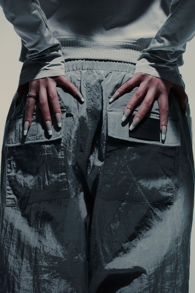 06. PARACHUTE PANTS GREY