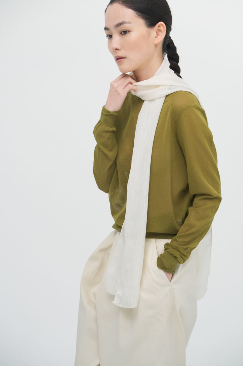 Airy pleats skin scarf_cream