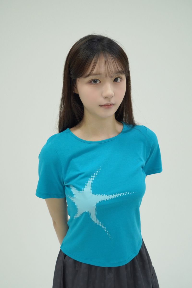 UPDRAFT（アップドラフト）の「スパークプリントスリムTシャツ [アクアブルー]（トップス）」