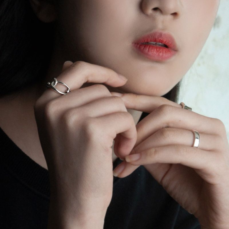 SHOVEOFF（ショーブオフ）の「SVR-610 2PM Junho Worn Silver 925 Simple Daily Friendship Couple Loop Silver Ring（Accessories）」