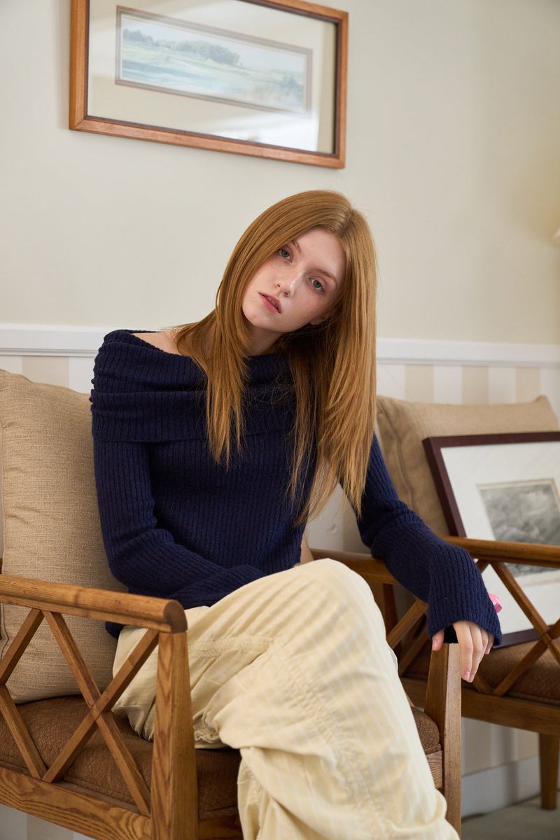 CUT-OUT OFF SHOULDER KNIT NAVY