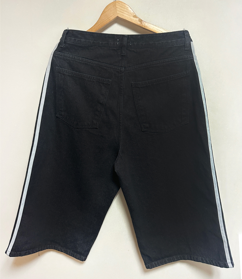 THREE-STRIPE POINT DENIM BERMUDA💙🖤 - 2 COLORS