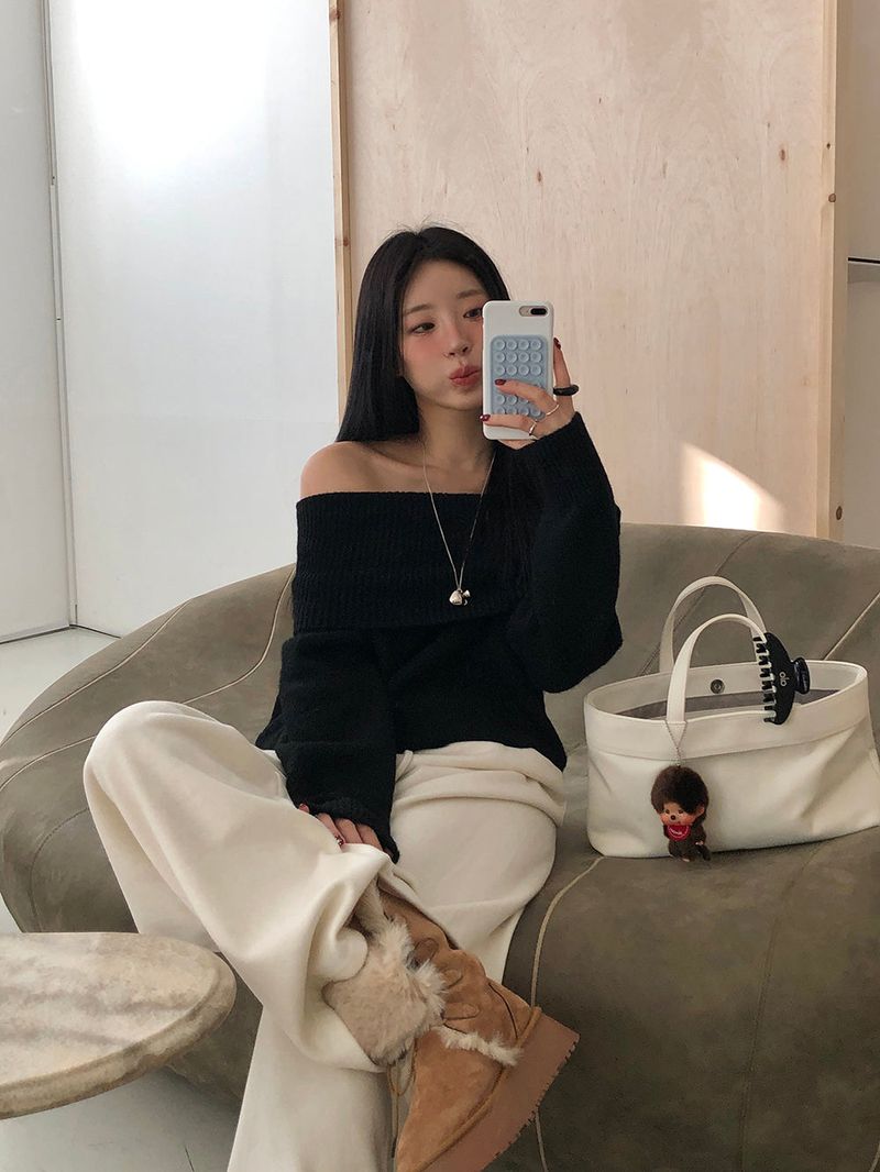 [MADE] Endelin Wool Off-Shoulder Knit