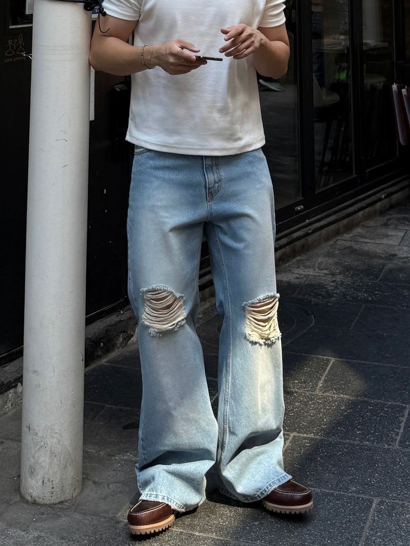 Curred destroyed flare denim pants