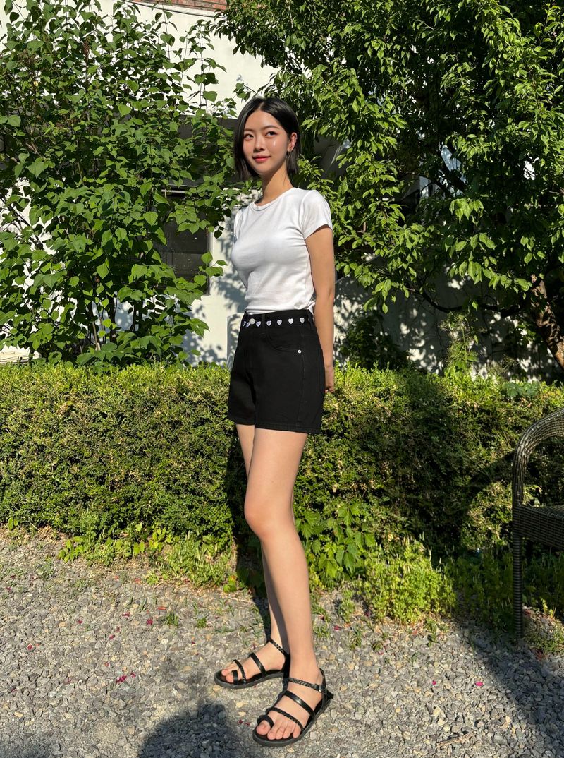 HEART EMBROIDERED BLACK DENIM SHORTS code 18206