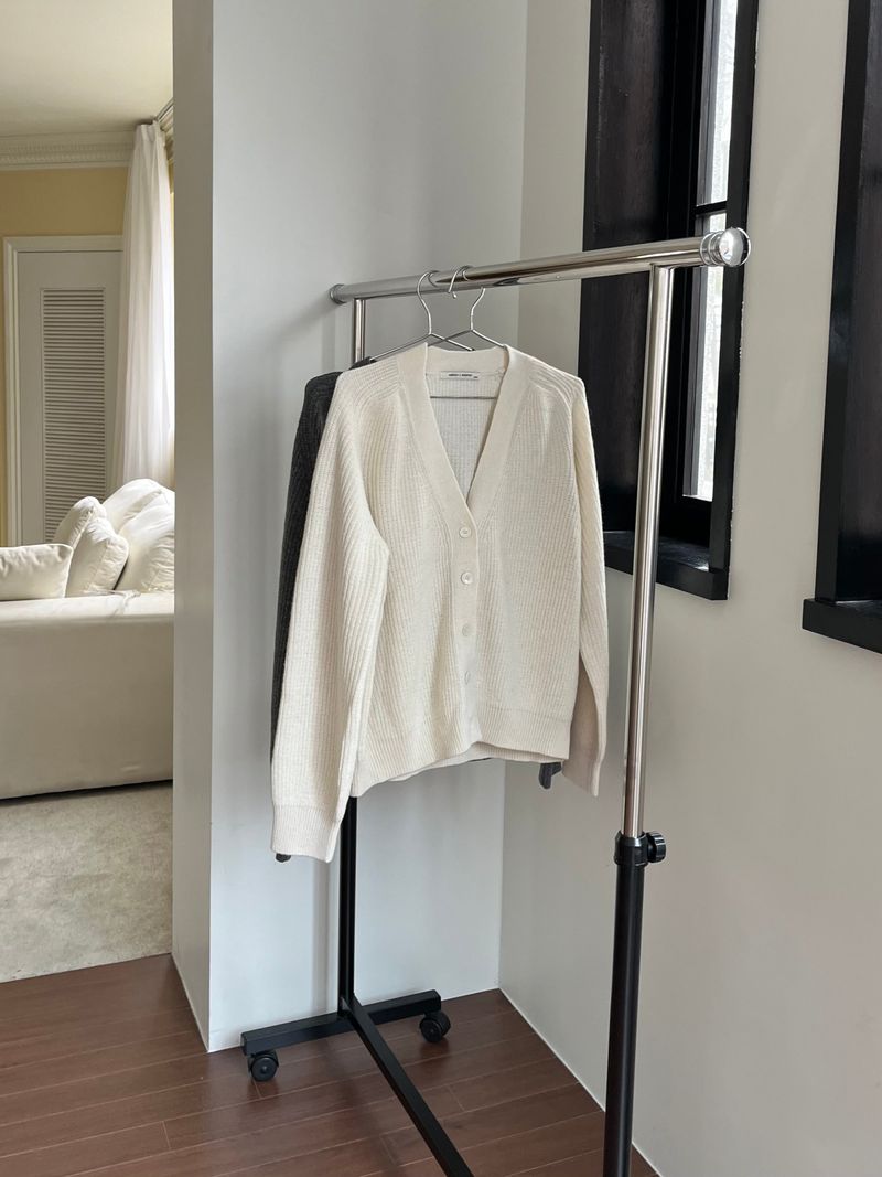 V-knit cardigan (2 colors)