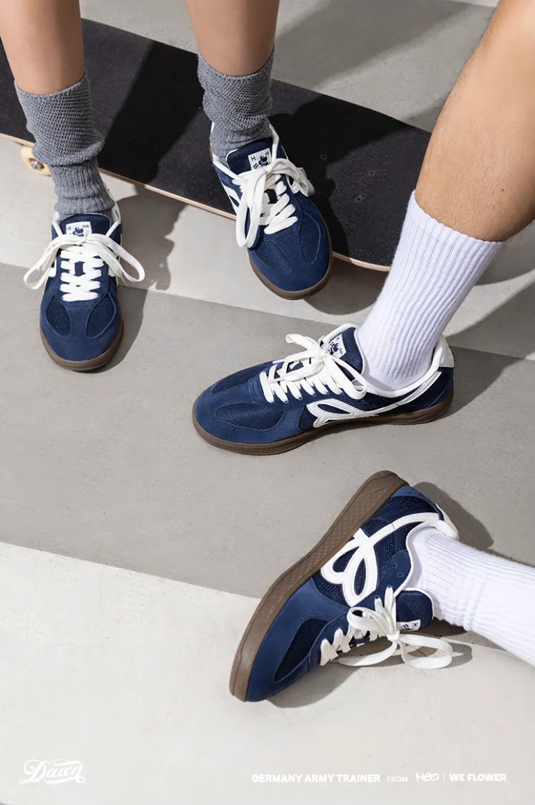 HBD/We Flower Joint Name Retro German Training Shoes - BLUE