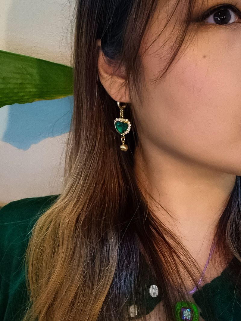 EMERAID HEART EARRINGS