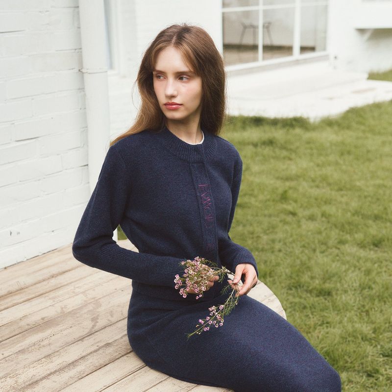 EVMOIU（エブモウ）の「ALPACA SLIM CARDIGAN - MULBERRY NAVY（Tops）」