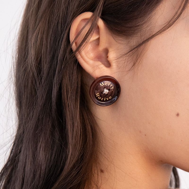 Merry,Motive signature button earring (Wine)