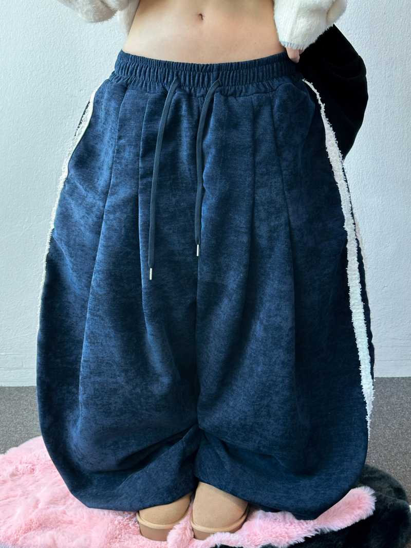 CCORTTI(コルッティ)の「Quri Taping Track Velvet Balloon Two-Tuck Balloon Pants 🤎🖤 3COLOR(Pants)」