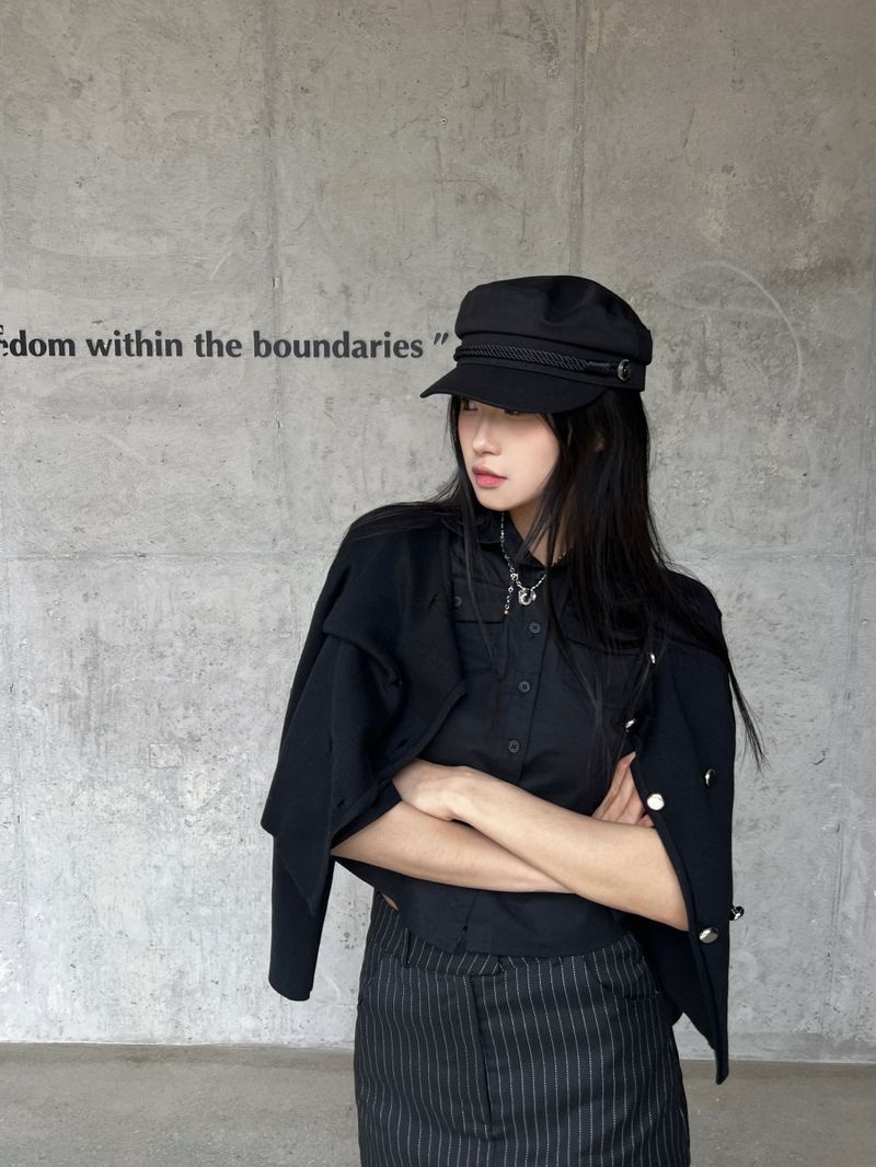 Classic Noir Metal Button Black Loop Sailor Cap (Black)