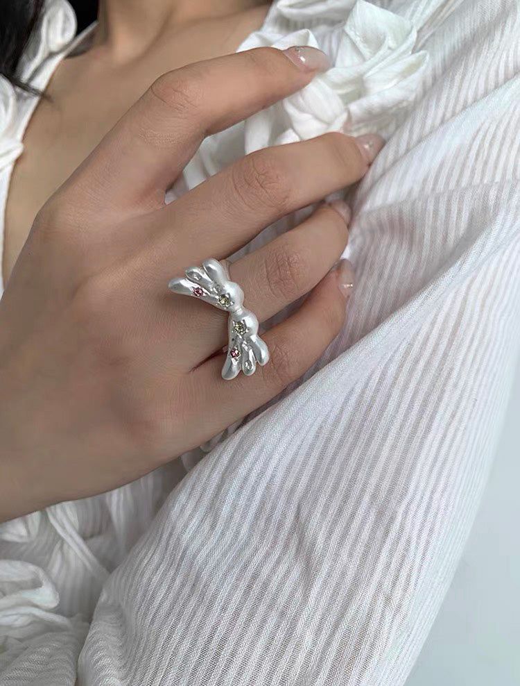 Matt silver bold wings ring