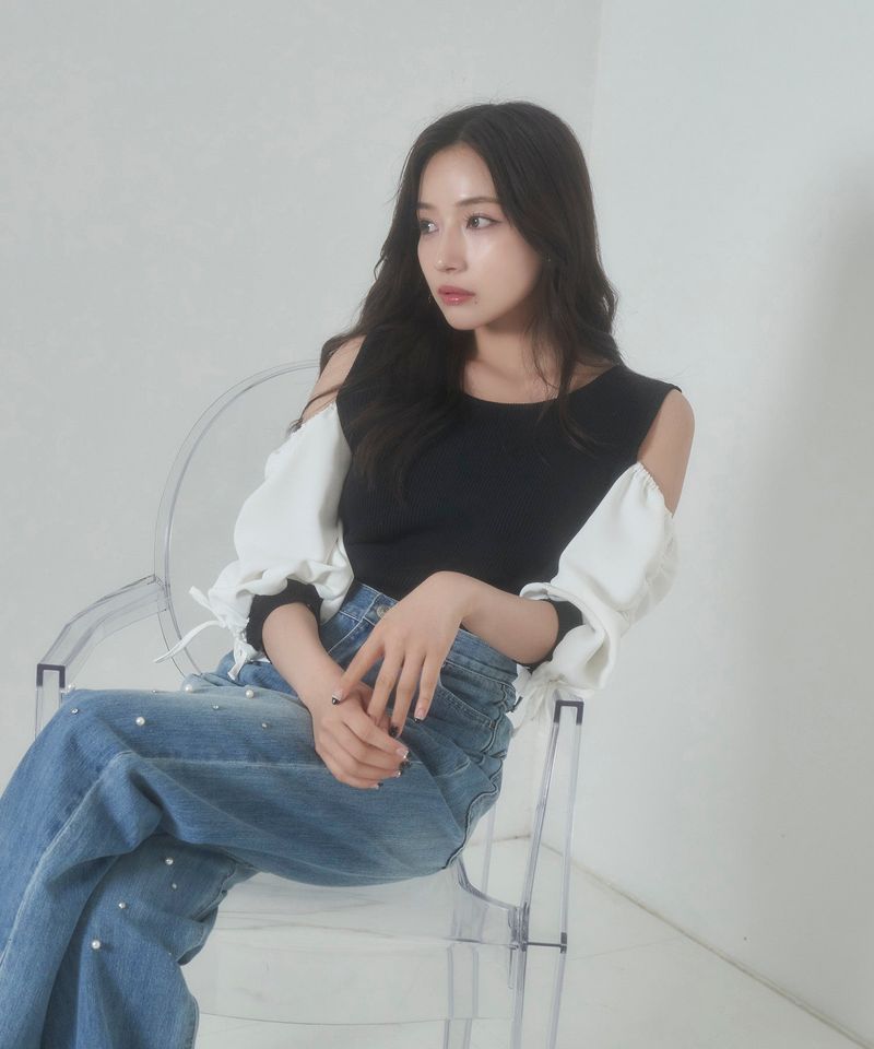 ANDGEEBEE（アンジービー）の「ギャザースリーブニットトップス（Tops）」