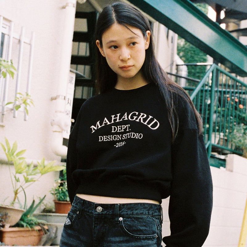 mahagrid(マハグリッド)の「ARCH DEPT CROP SWEATSHIRT(Tops)」