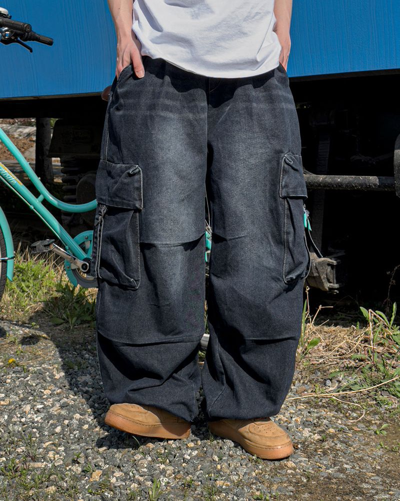 JIIGEUM（ジグム）の「Lace Buckle Wide Cargo Denim（Pants）」