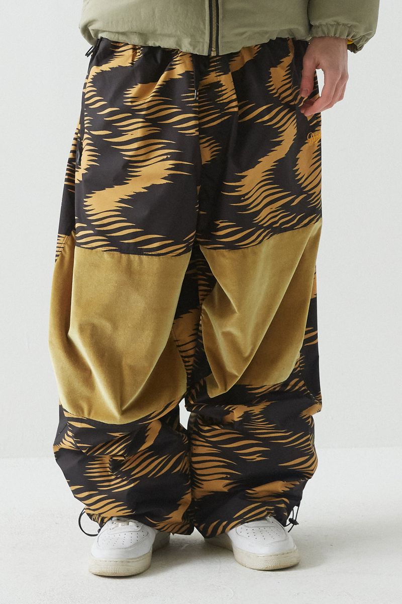 BSRABBIT(ビエスラビット)の「BSR2223FWPT015 ZGZG WAVE VELVET SUPER WIDE BOX PANTS GOLD(Pants)」