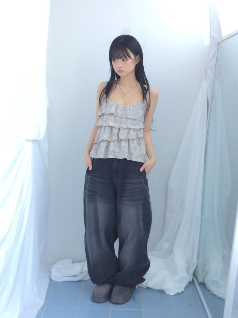 Curved overfit washed denim