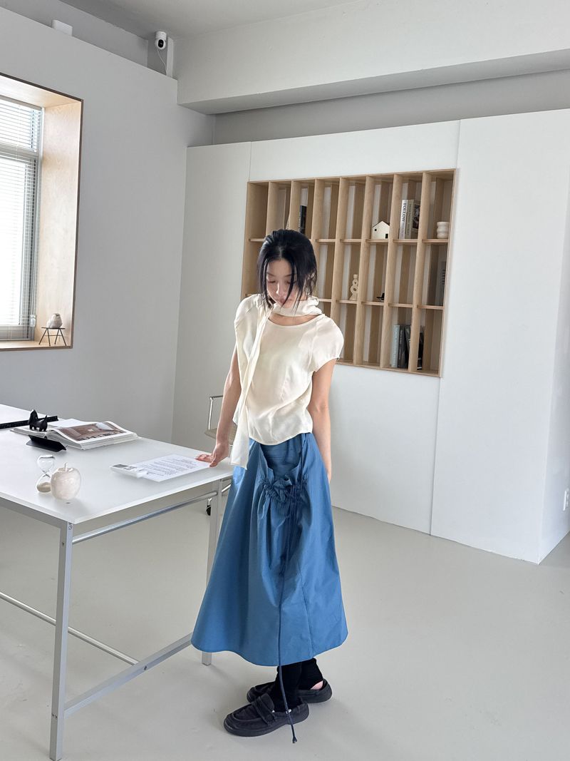 STRAP LESSON BLOUSE
