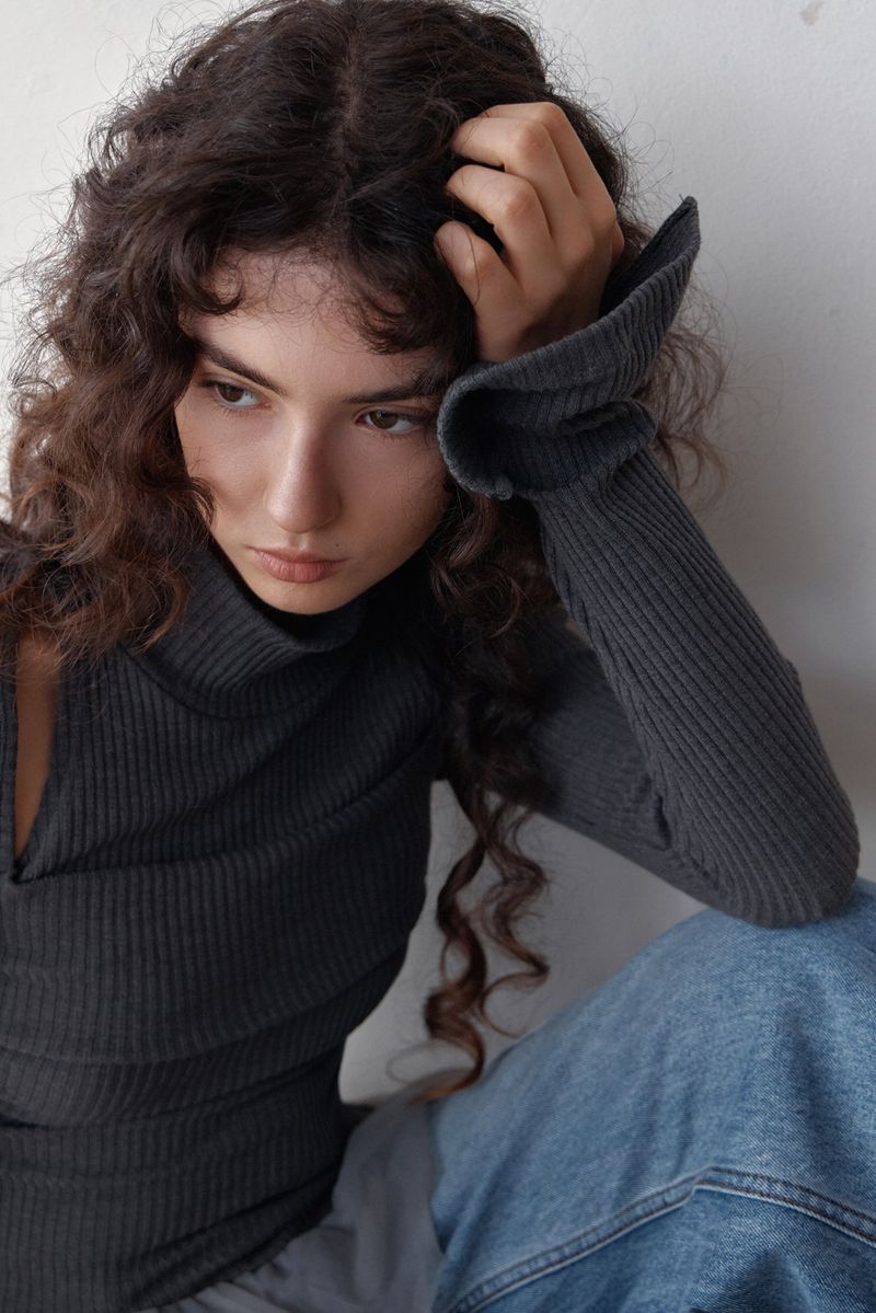 SOFT POSE TEE - CHARCOAL