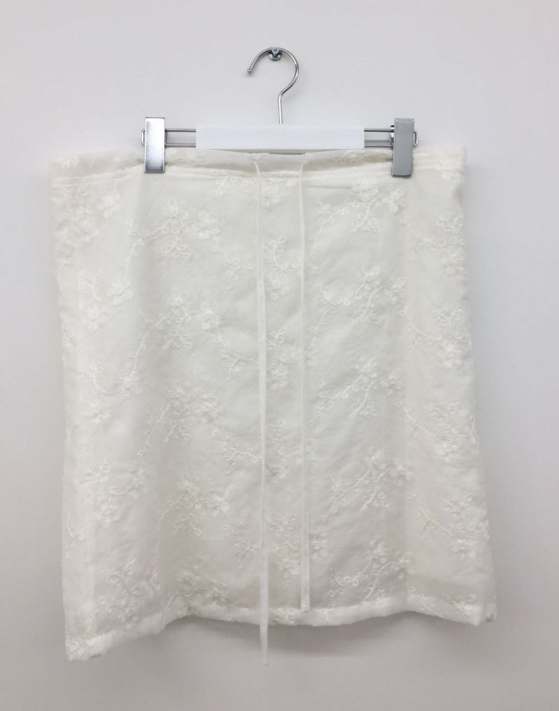 Flower applique skirt (1color)