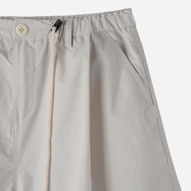 Light Pintuck Curved Pants