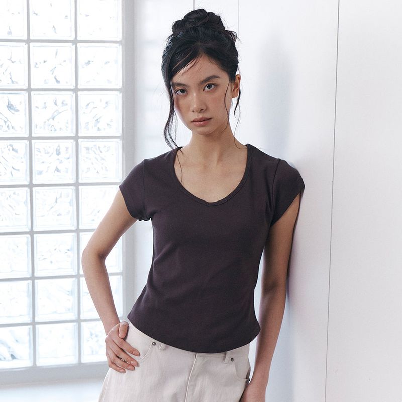Curetty(キュリティ)の「C 90S LINE V-NECK HALF-SLEEVE T-SHIRT_BROWN(Tops)」