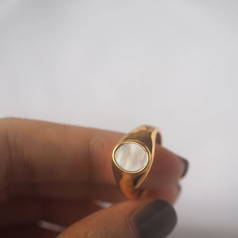 Petit Shell Ring